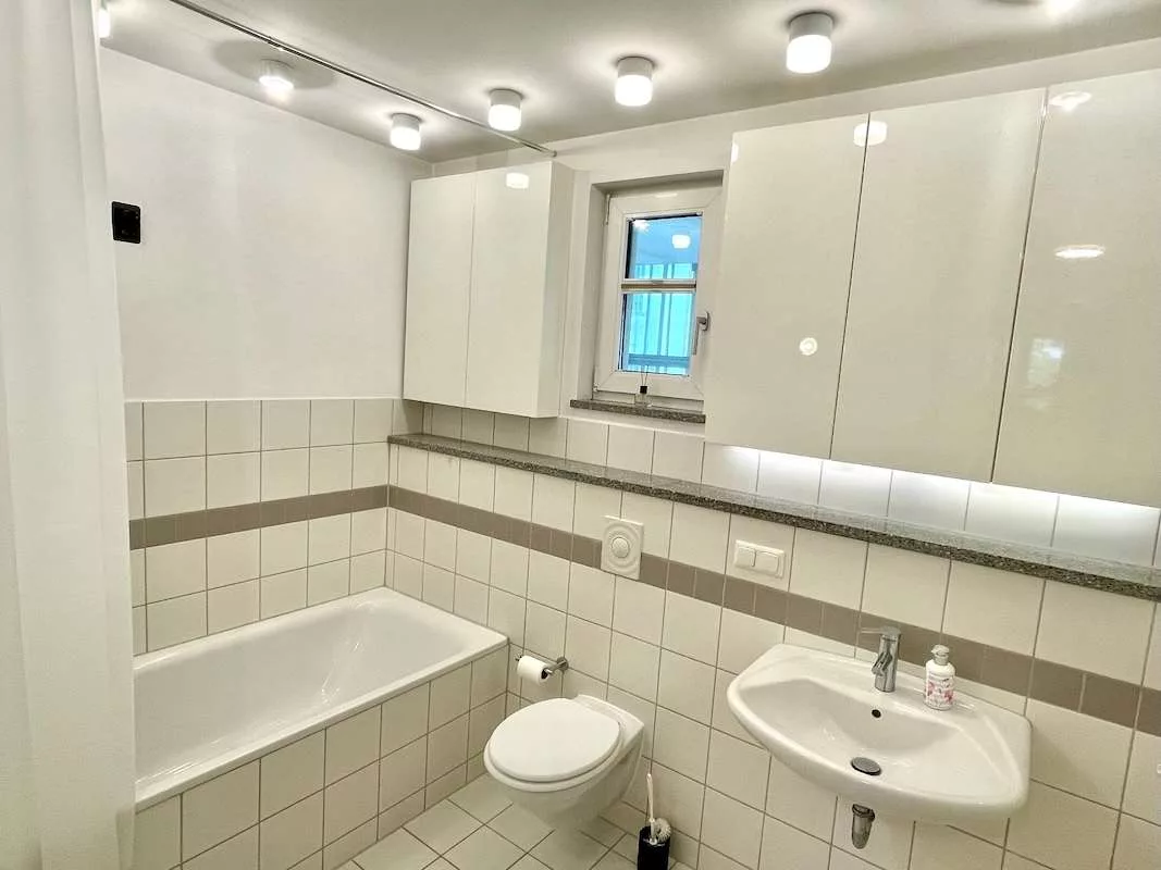 KT92612_Wannenbad OG en Suite