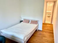 KT92612_Schlafzimmer OG mit Zugang zum Bad en Suite