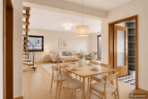 Wohnzimmer_Blick zur Treppe Variante nachher