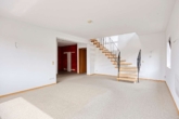 Wohnzimmer_Blick zur Treppe