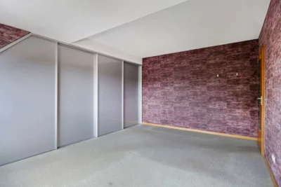 Licht, Raum und Charakter – Dachgeschosswohnung mit beeindruckender Spitzbodenfläche und Südbalkon - Schlafzimmer1 (19348)