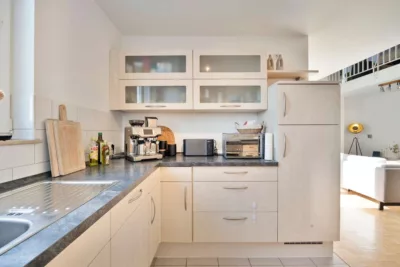 Charmante Maisonettewohnung mit Süd-Balkon, Empore und viel Raum für die schönen Dinge des Lebens - KT92611_Küche1 (20363)