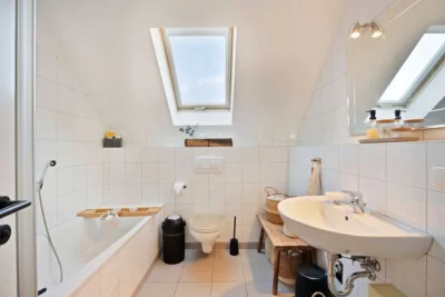 Charmante Maisonettewohnung mit Süd-Balkon, Empore und viel Raum für die schönen Dinge des Lebens - KT92611_Bad (20370)