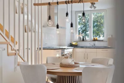 Charmante Maisonettewohnung mit Süd-Balkon, Empore und viel Raum für die schönen Dinge des Lebens - KT92611_Detailansicht Esstisch_Küche (20361)