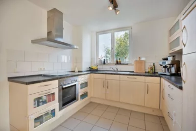 Charmante Maisonettewohnung mit Süd-Balkon, Empore und viel Raum für die schönen Dinge des Lebens - KT92611_Küche (20364)