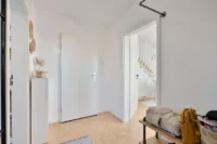 KT92611_Diele_Ansicht Haustüre u Wohnbereich