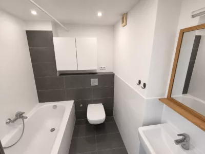 Offen, modern und urban wohnen – stilvolle 2-Zimmer-Wohnung mit Balkon in Düsseldorf-Flingern - Wohnung Düsseldorf mit KI bearbeitet, 18_33_26 (19528)